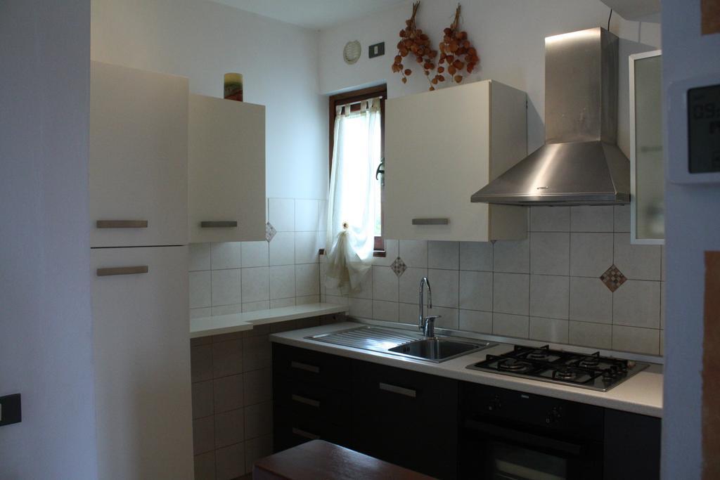 Casa Delle Ortensie Apartman Luino Szoba fotó